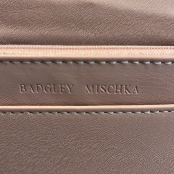 BADGLEY MISCHKA Gold Pleated Crossbody Bag in Blush Pink NWOT - Picture 8 of 10